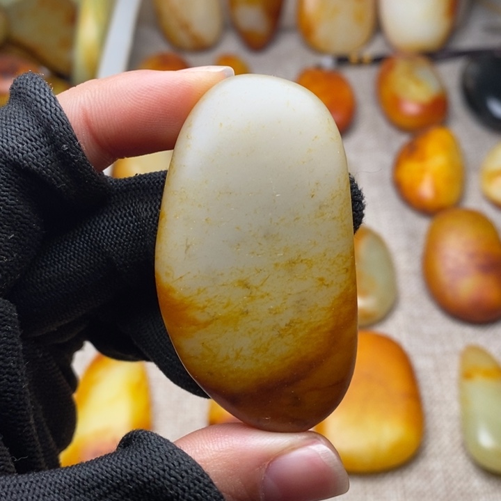 和田玉未镶嵌把件