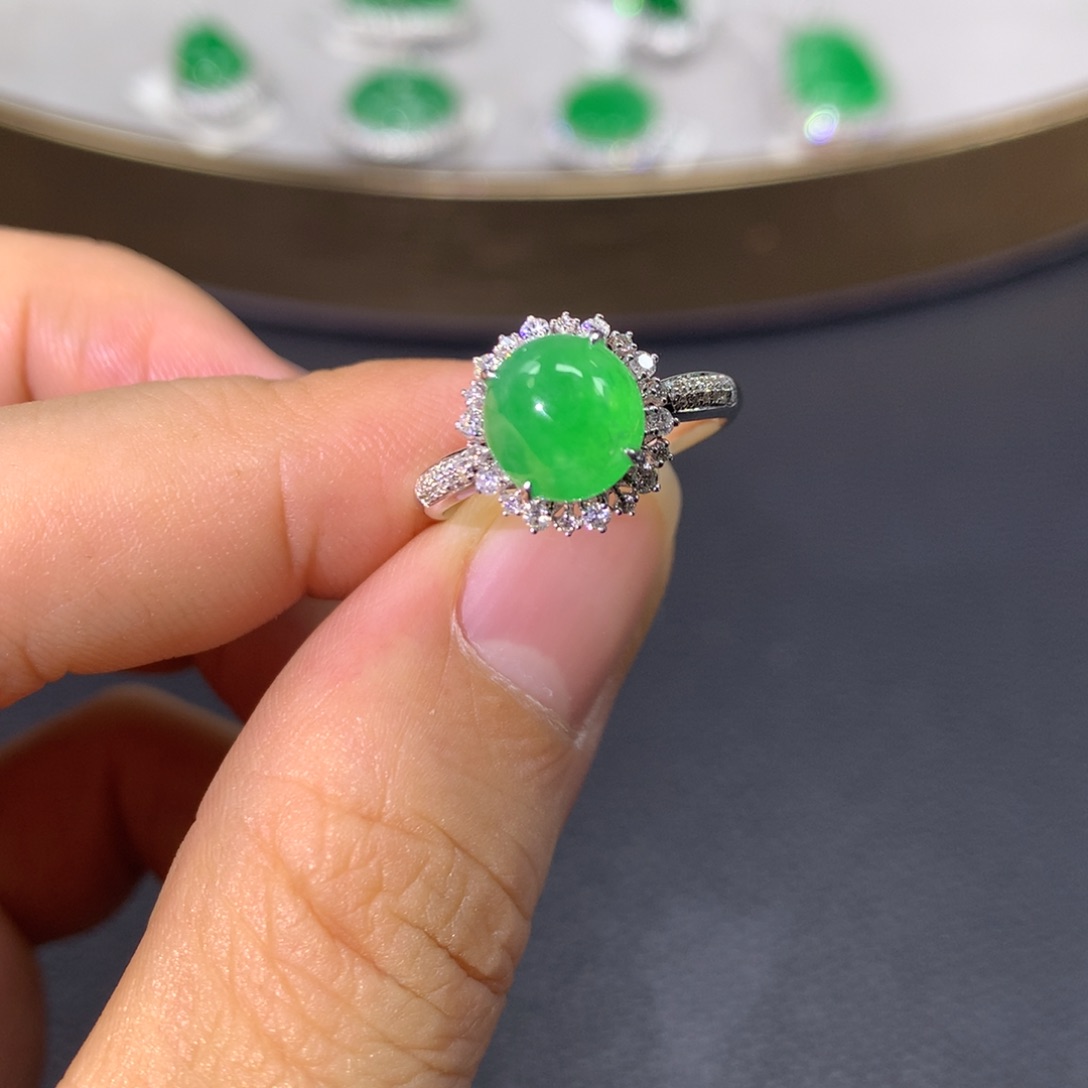 翡翠戒指18K金镶嵌翡翠