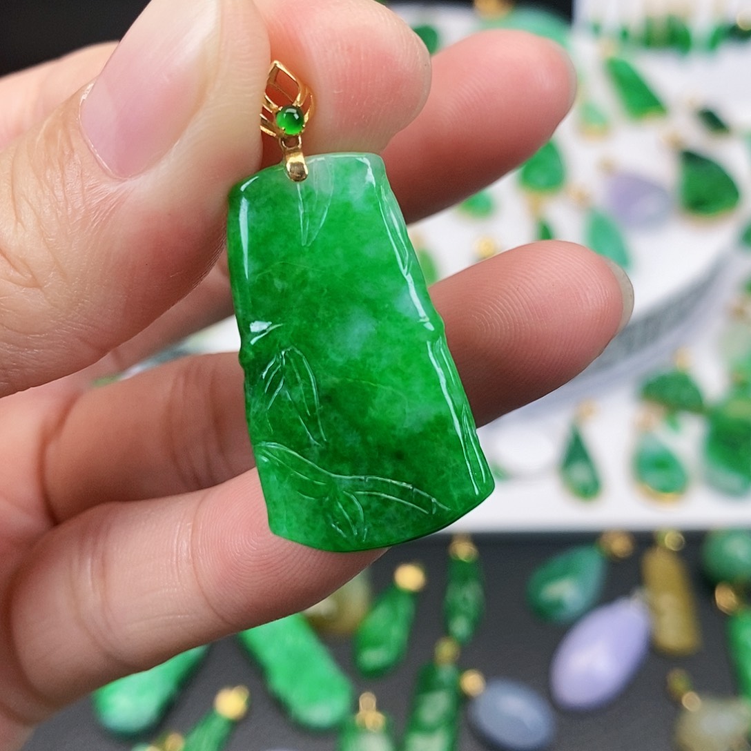 翡翠吊坠(不含链)18K金镶嵌
