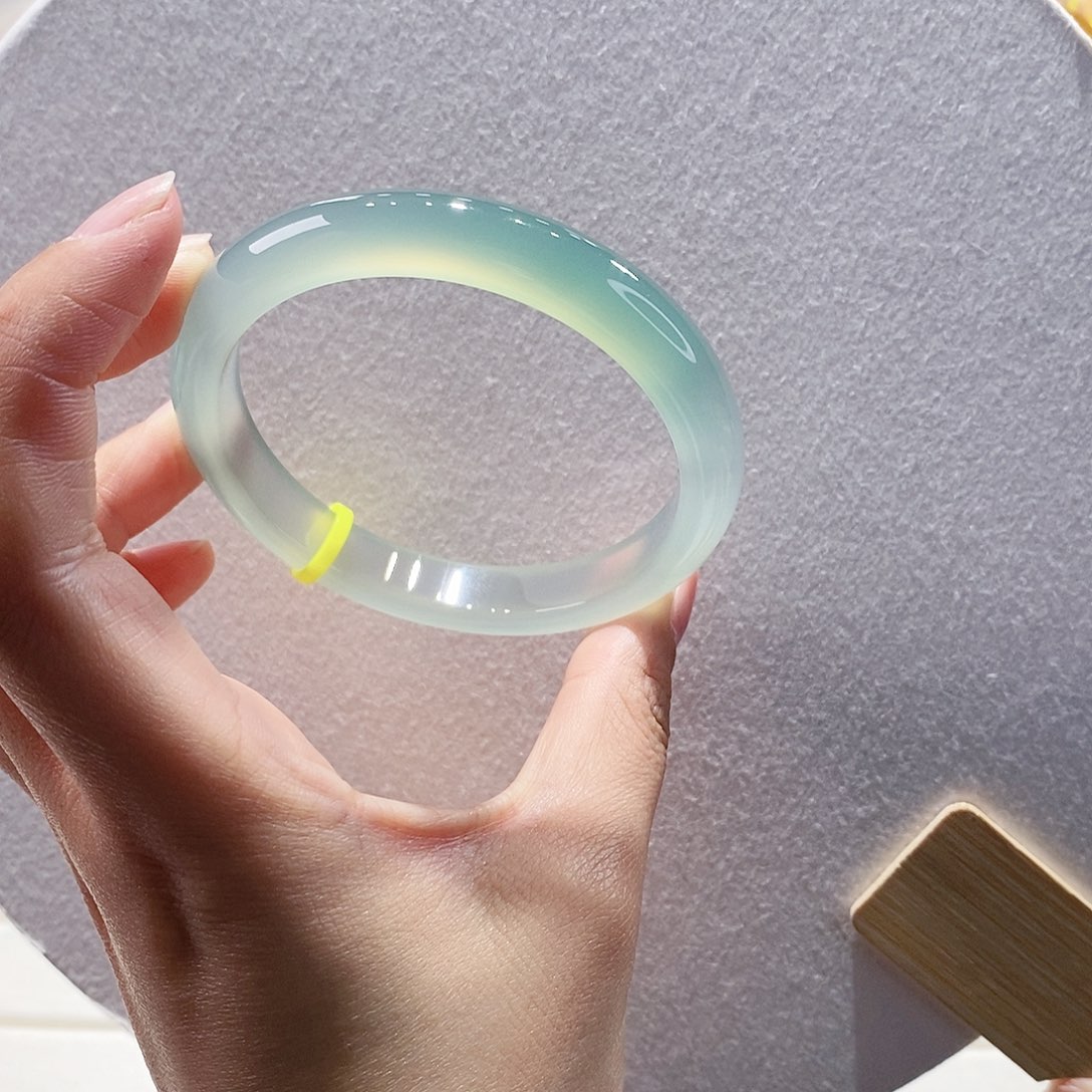 玛瑙/玉髓手镯未镶嵌60.9