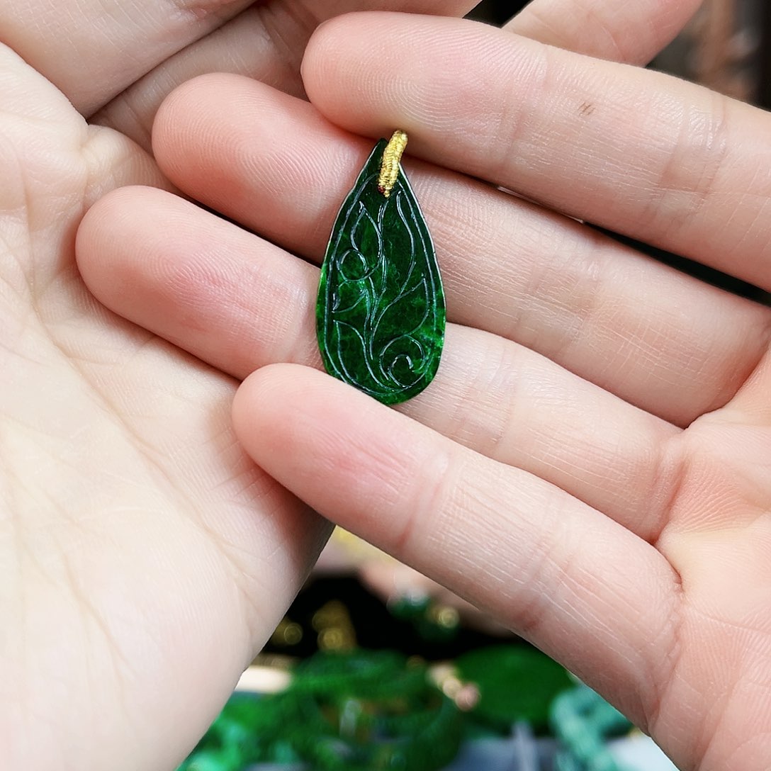 翡翠颈饰未镶嵌吊坠