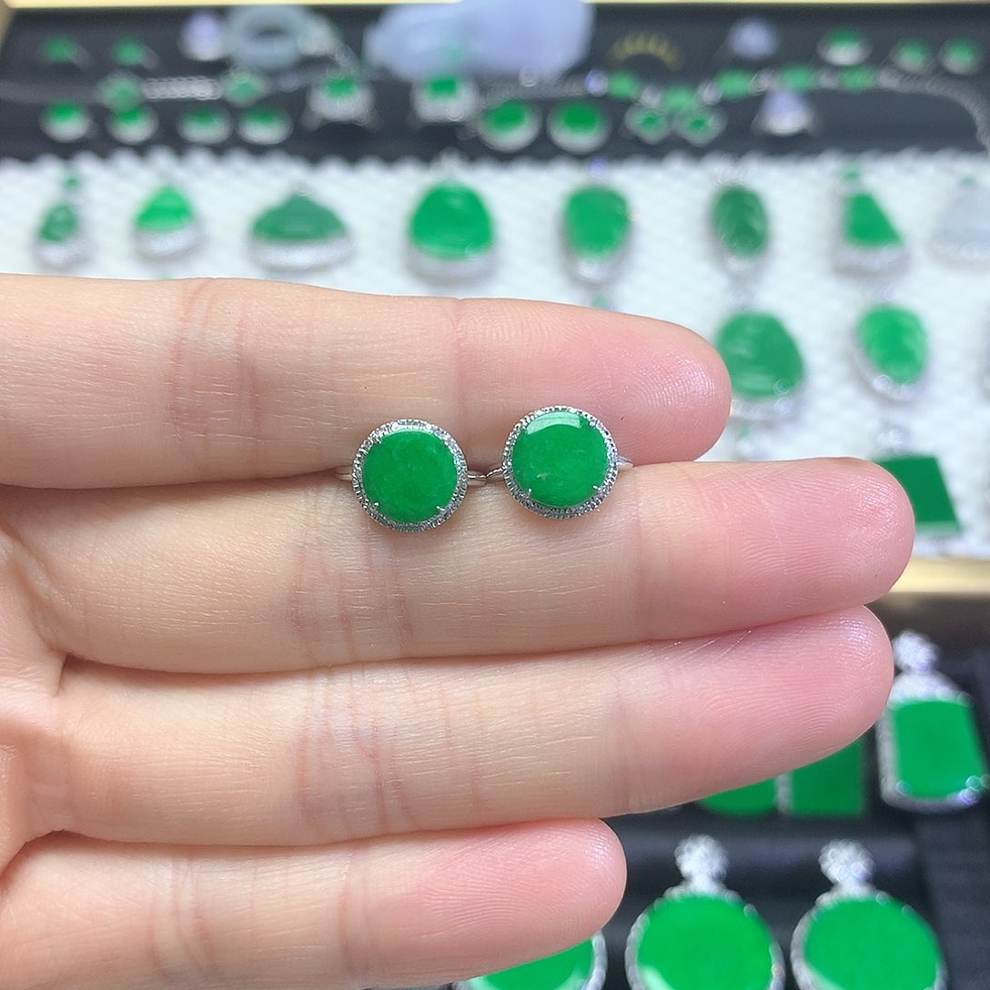 18K金镶嵌翡翠耳饰耳饰