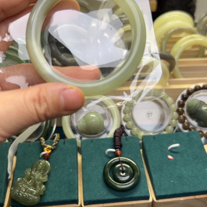 和田玉手镯未镶嵌54.9圈围0011