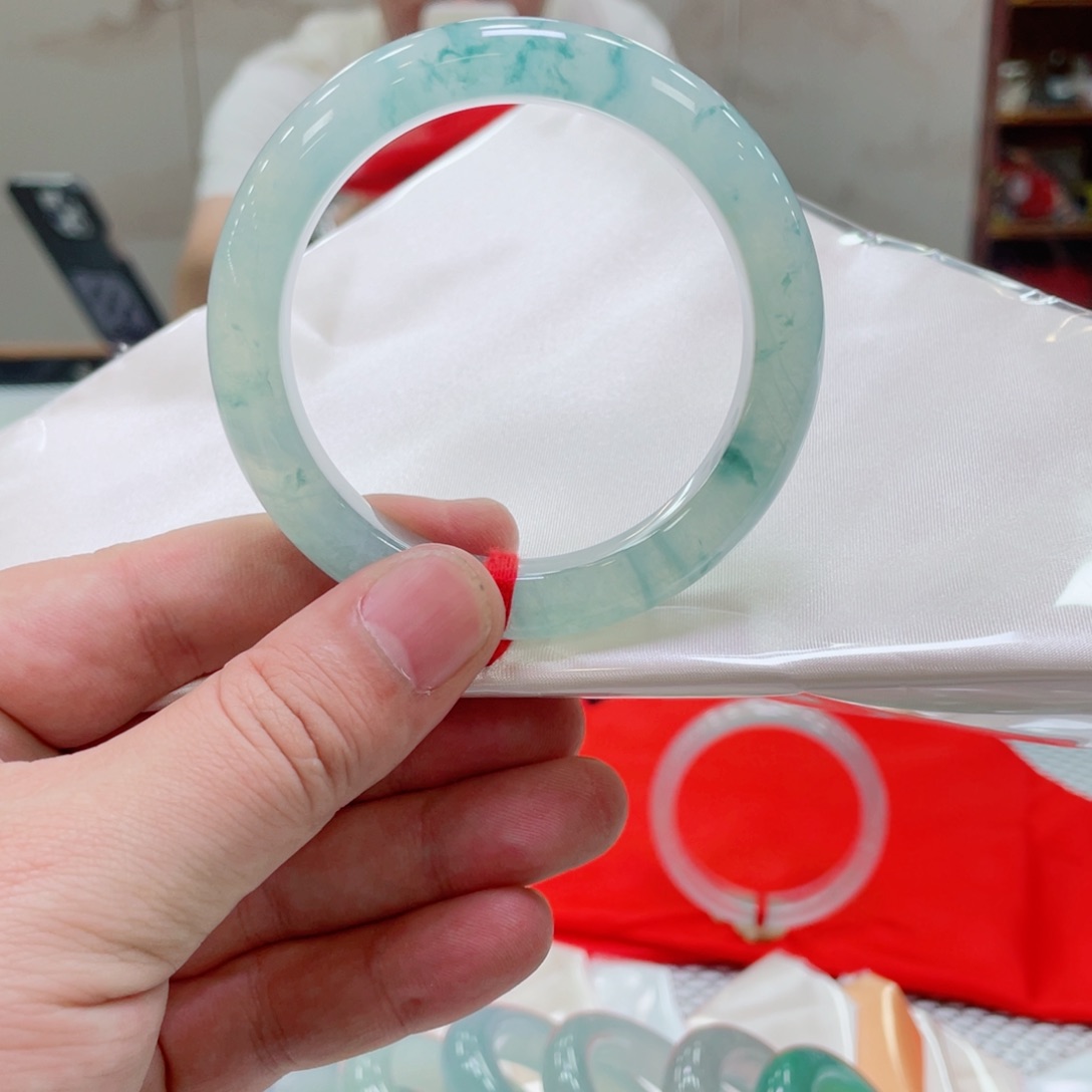 翡翠未镶嵌手镯翡翠