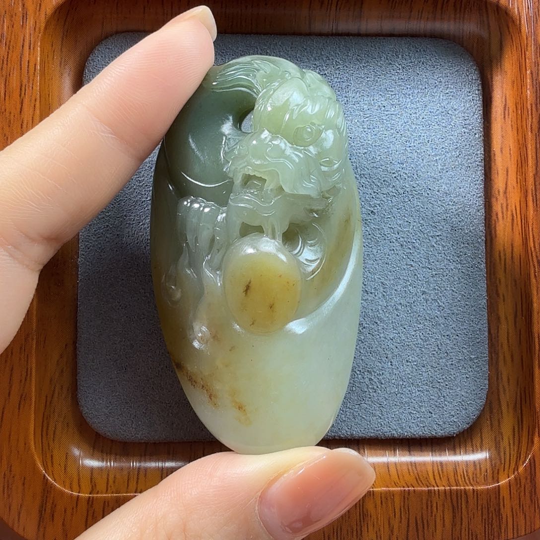 和田玉未镶嵌把件