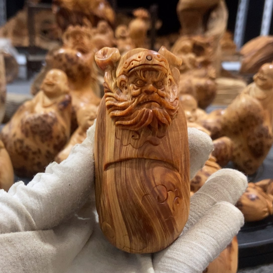 柏木（崖柏）玉化钟馗