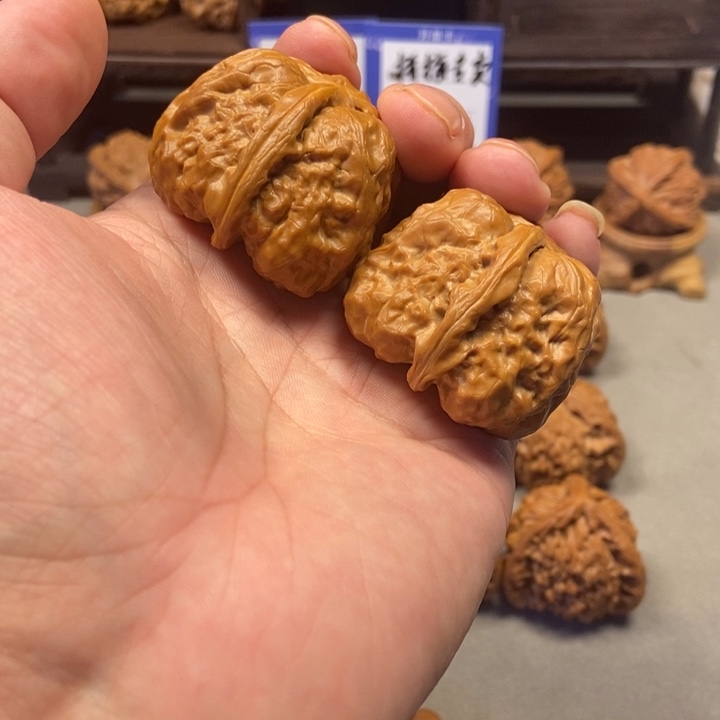 哔***叭文玩核桃把件拼接蛤蟆