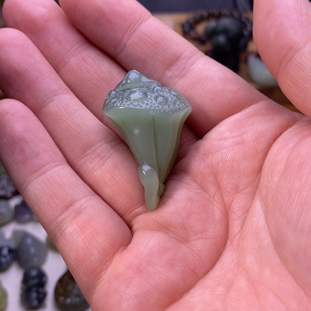 颈饰未镶嵌和田玉半***亮