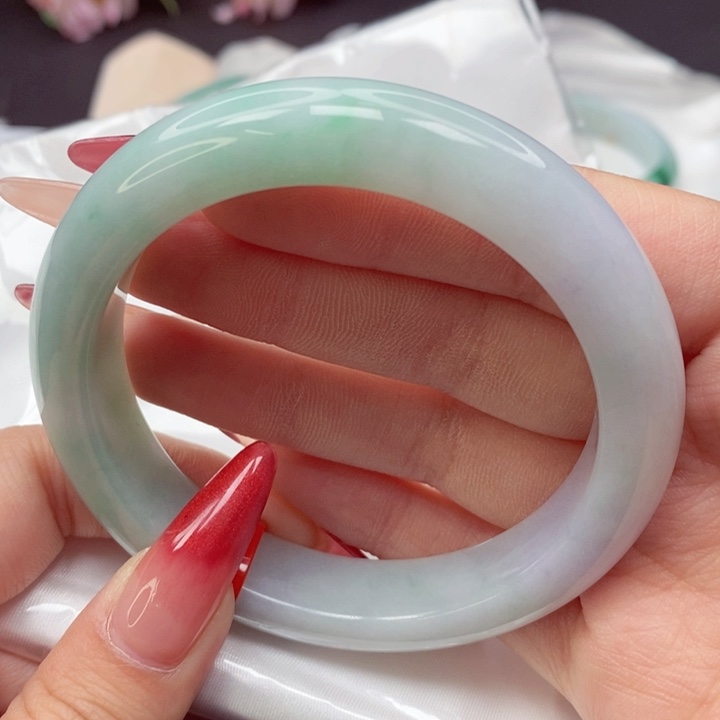 翡翠手镯未镶嵌59圈