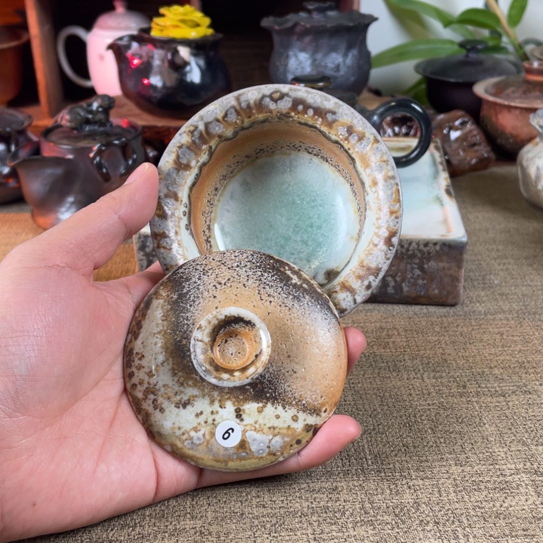 白珍珠盖碗。  容量90。 柴烧