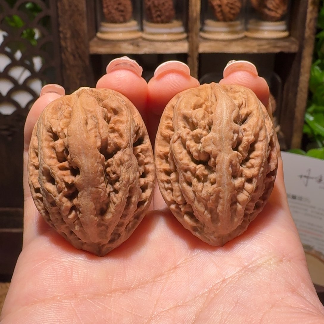 文玩核桃把件闷尖草莓