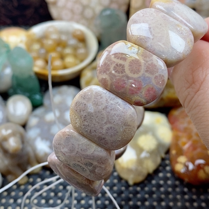 硅化珊瑚（珊瑚玉）颈饰未镶嵌