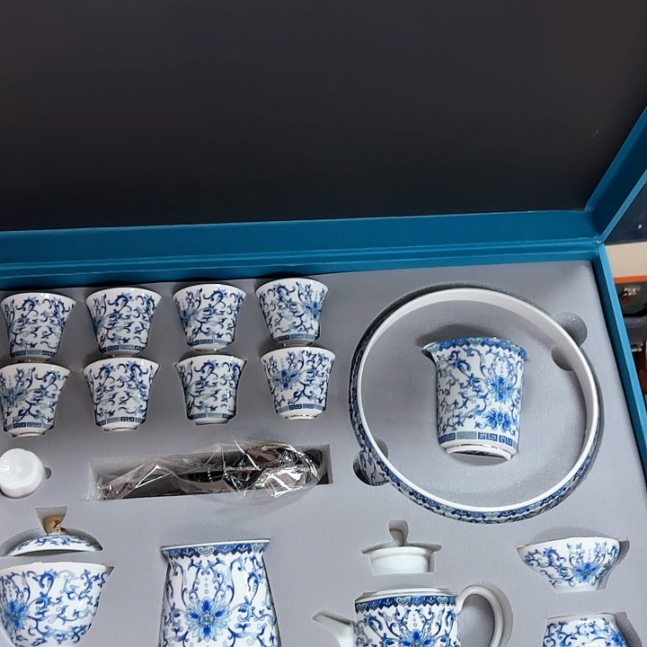 孤品茶具套装等。          