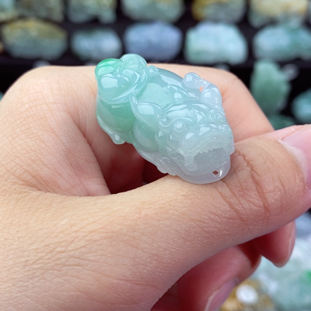 翡翠颈饰未镶嵌天然