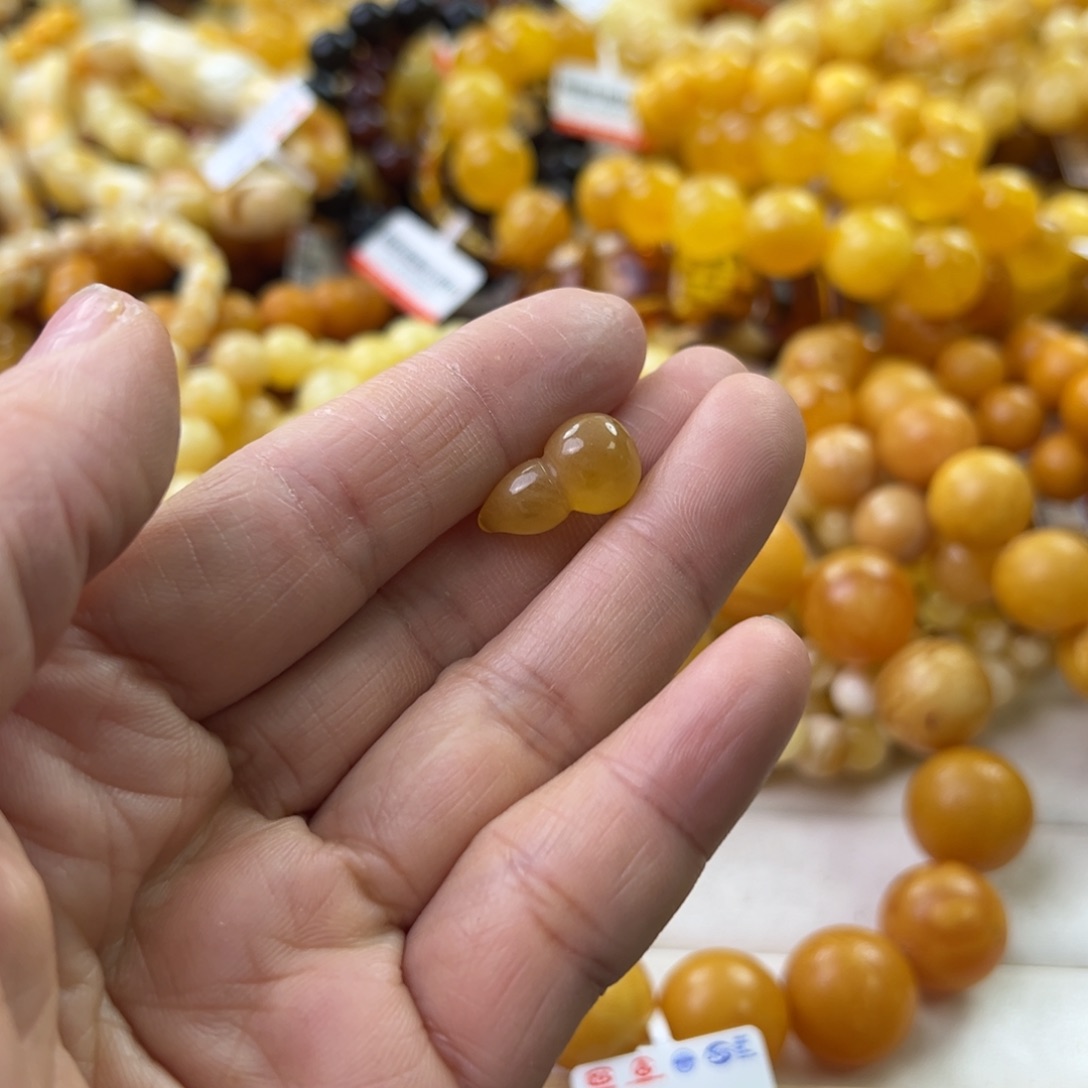 琥珀珠宝奇石未镶嵌