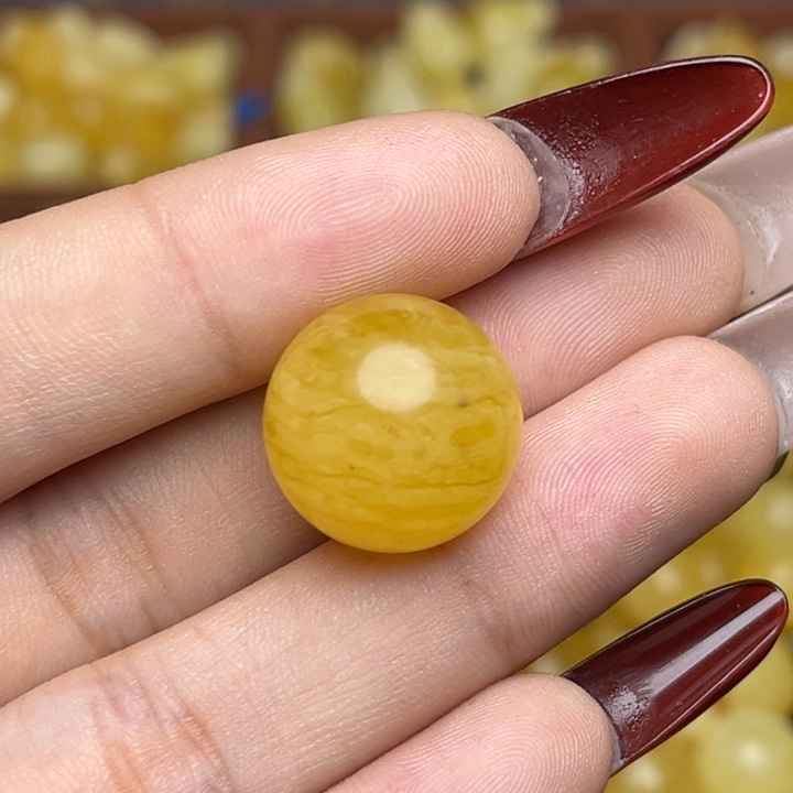****利蜜蜡未镶嵌珠宝奇石鸡油黄满蜡妖花圆珠微瑕
