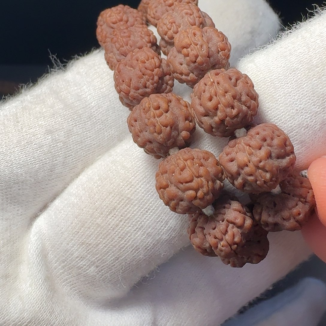 是***我金刚菩提吊坠玉梅花手持