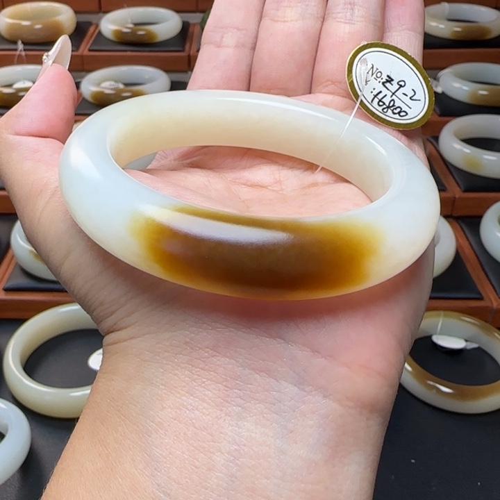 和田玉未镶嵌手镯浓糖大漏57.3