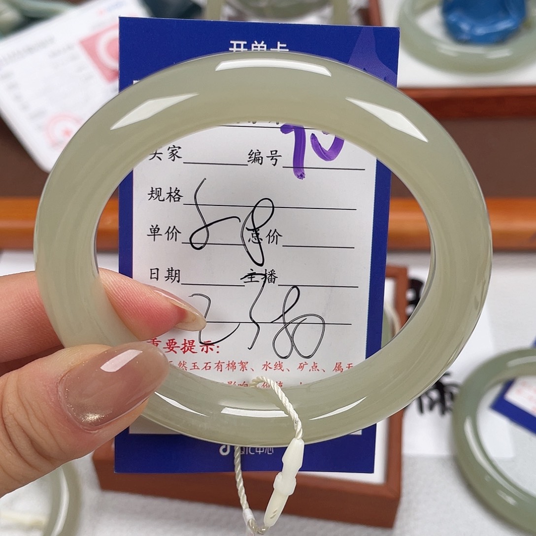 和田玉手镯未镶嵌
