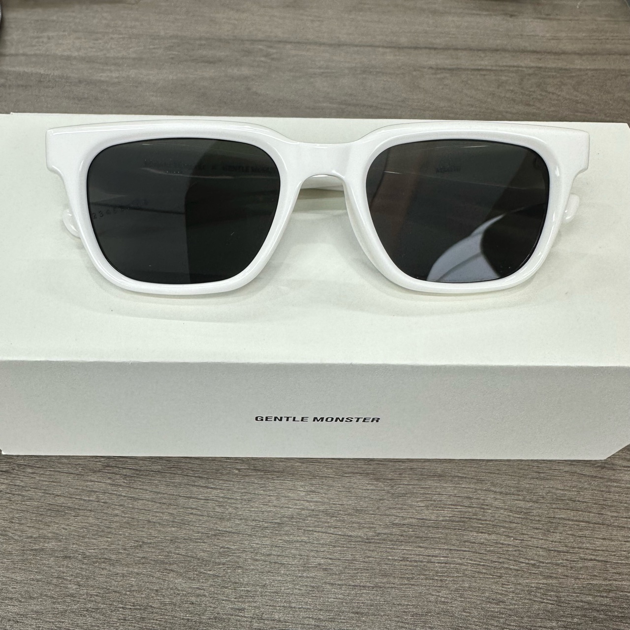 全新未使用 GUESS 联名gm 110白色 墨镜 全新 有盒