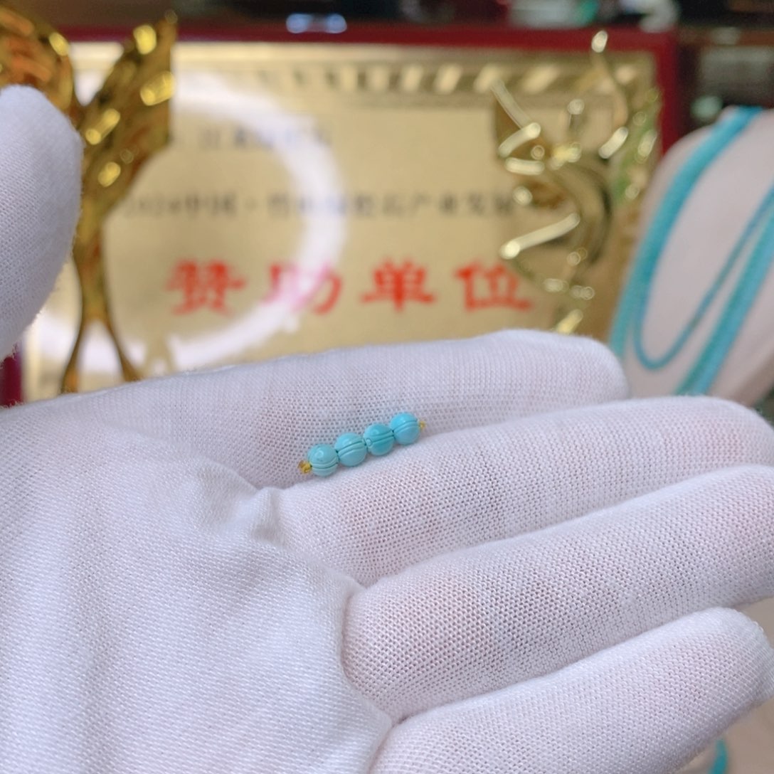 绿松石颈饰未镶嵌