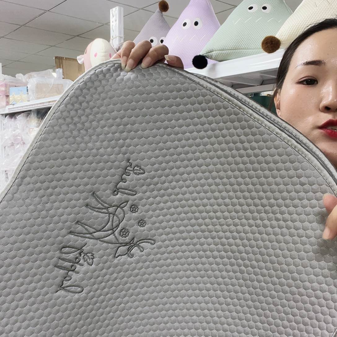在家门口摆满鲜花