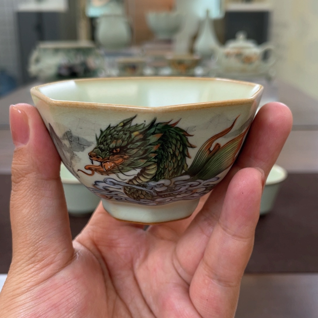 周泽堂彩绘。 巴蛇