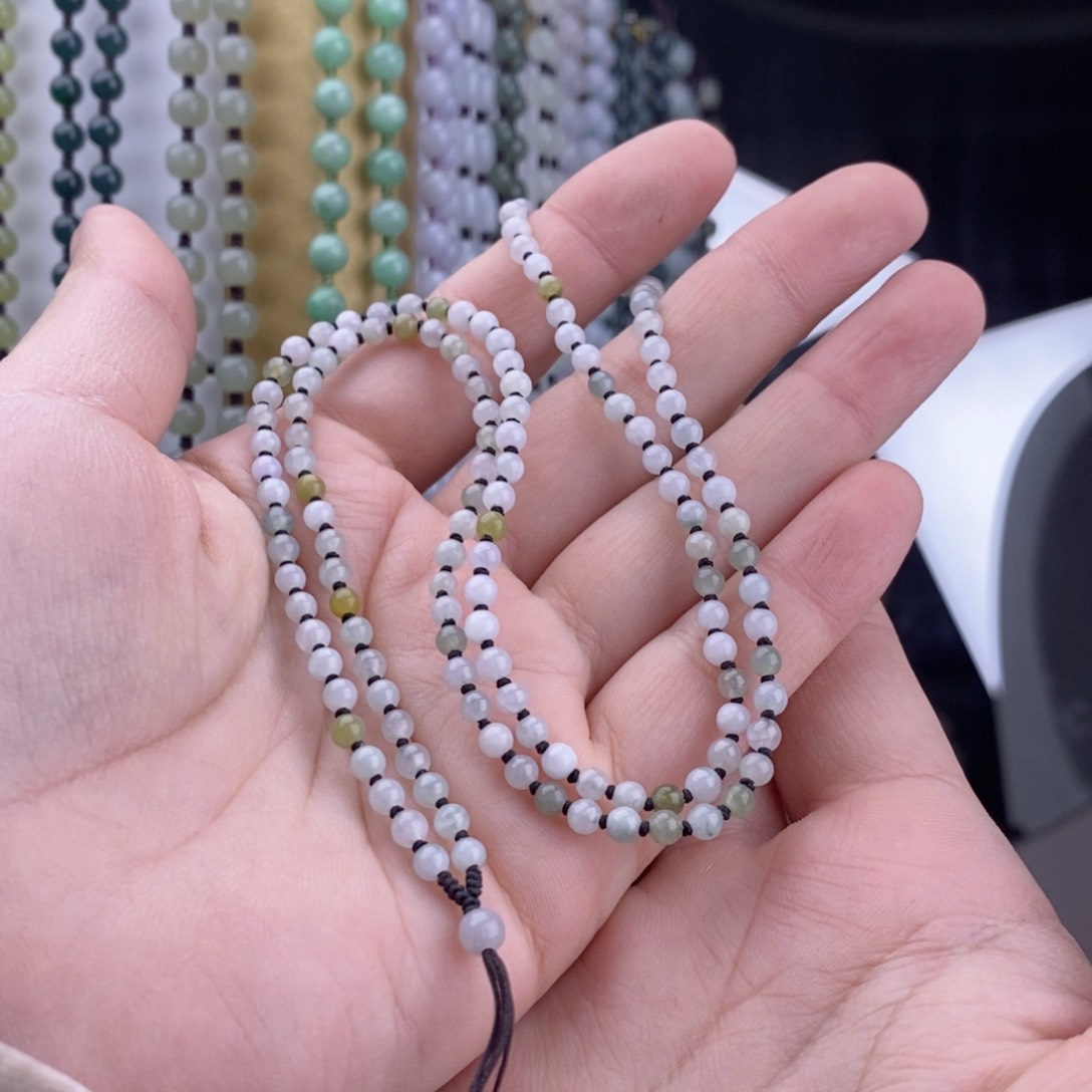 翡翠颈饰未镶嵌洛****园