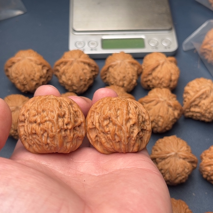 文玩核桃把件木*38磨盘有虫爬