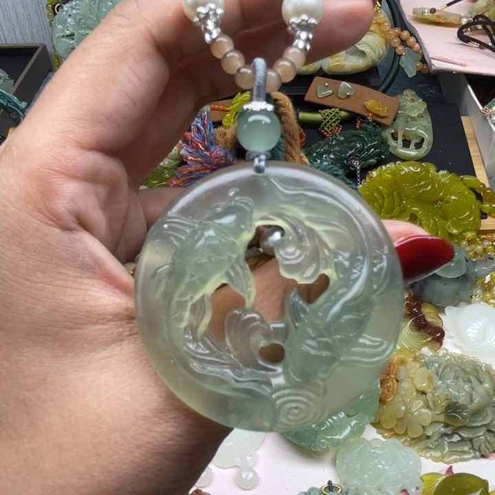 蛇纹石玉未镶嵌颈饰
