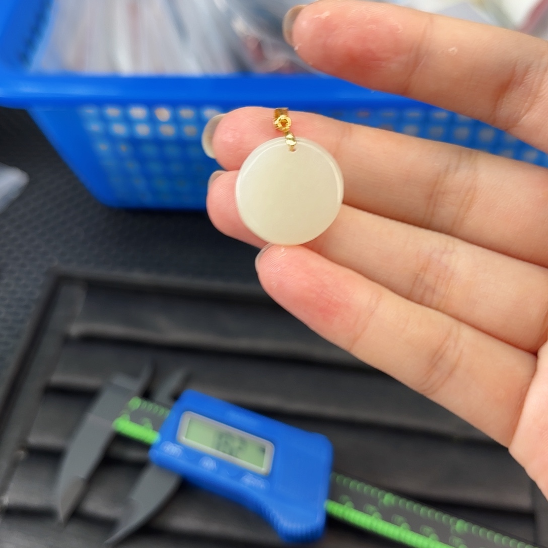 和田玉银S925镶嵌颈饰白玉小圆牌