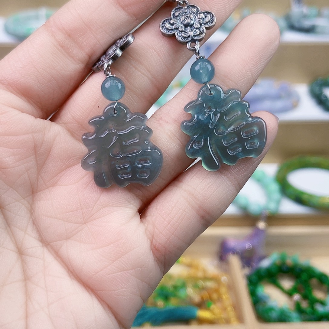 娜****翡翠未镶嵌手链耳坠