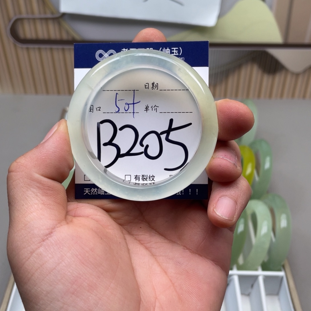 岫玉手镯手镯未镶嵌