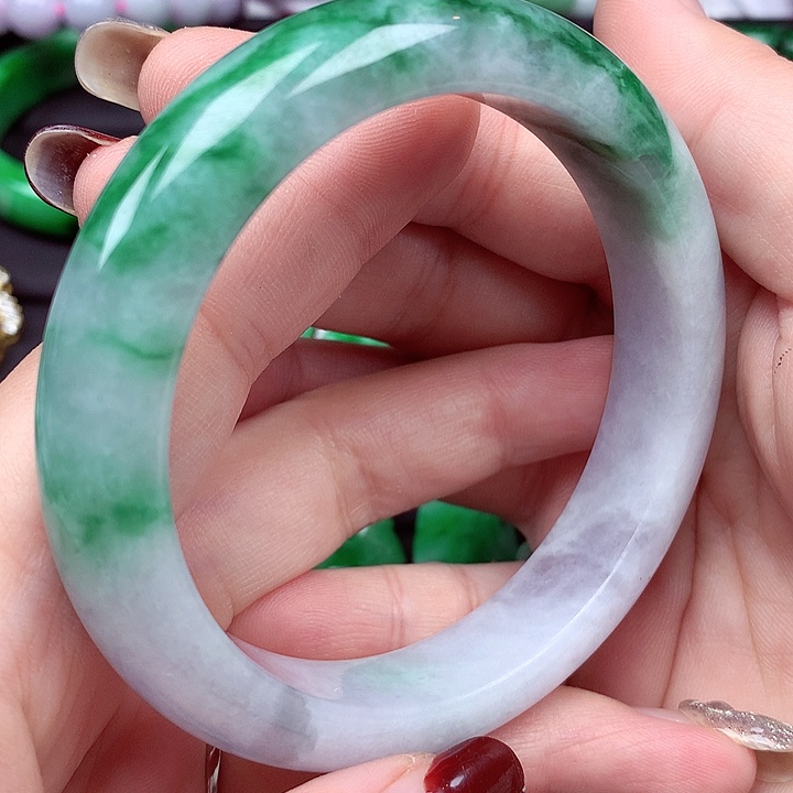 翡翠手镯未镶嵌翡翠