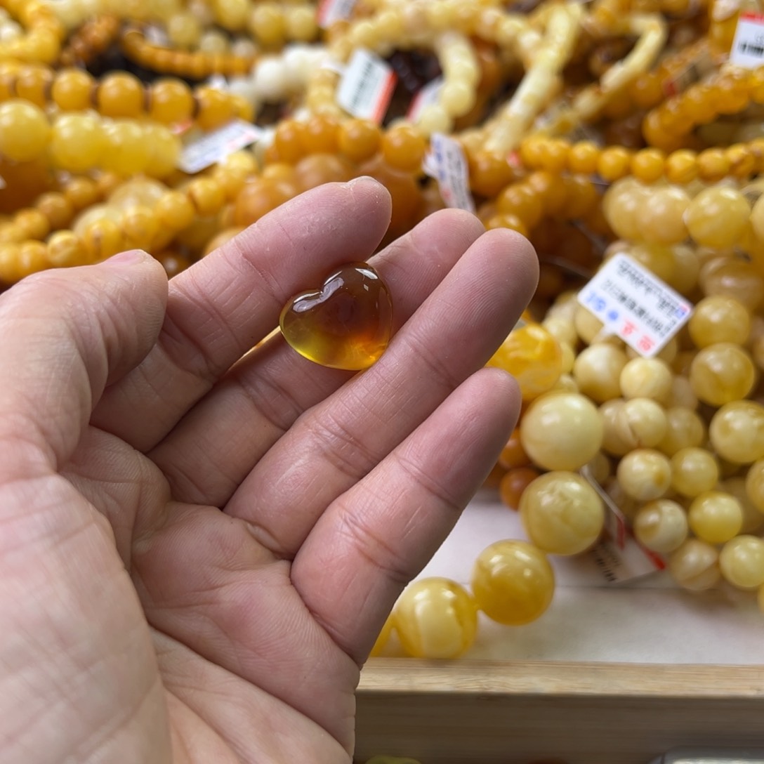 琥珀珠宝奇石未镶嵌