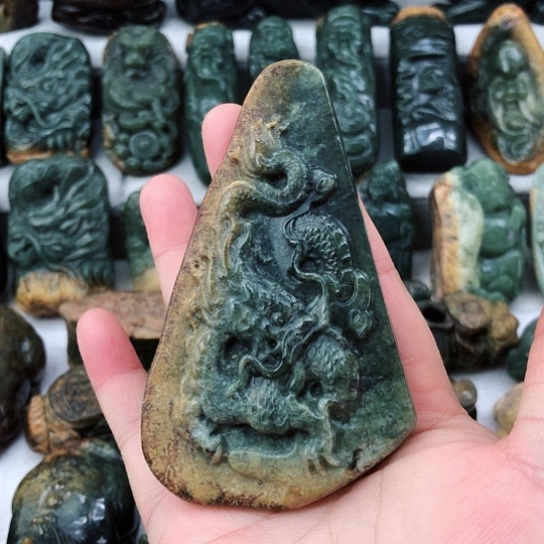 岫岩河磨玉（透闪石质玉）未镶嵌把件