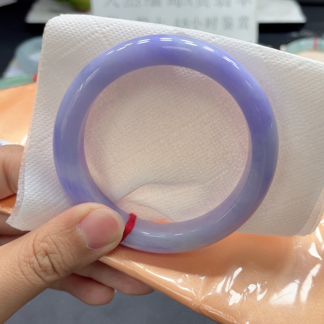 翡翠手镯未镶嵌翡翠