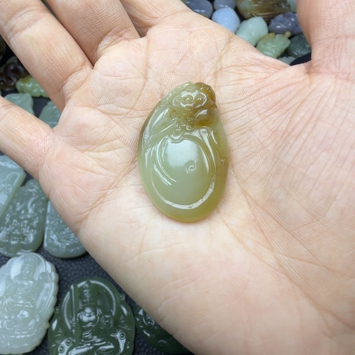 和田玉未镶嵌颈饰