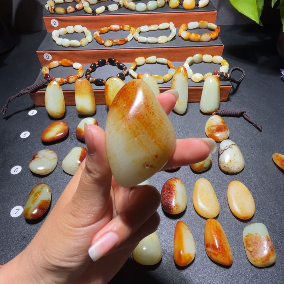 和田玉未镶嵌颈饰陀***只