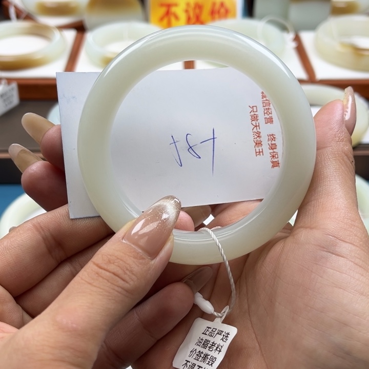 和田玉手镯未镶嵌