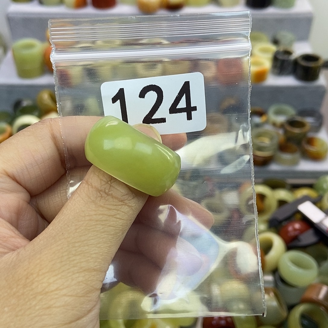 唯***一蛇纹石玉未镶嵌戒指