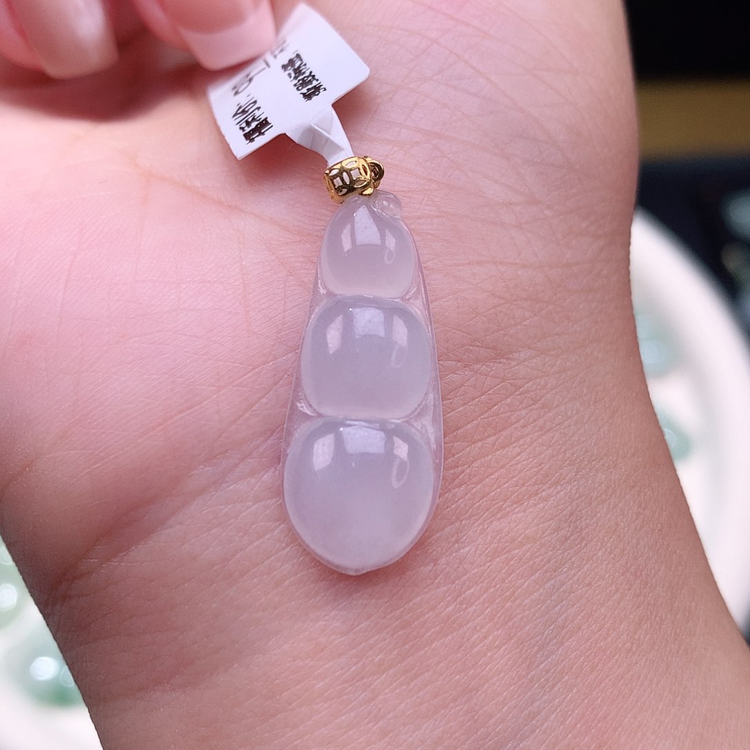 颈饰18K金镶嵌翡翠玉**王福豆