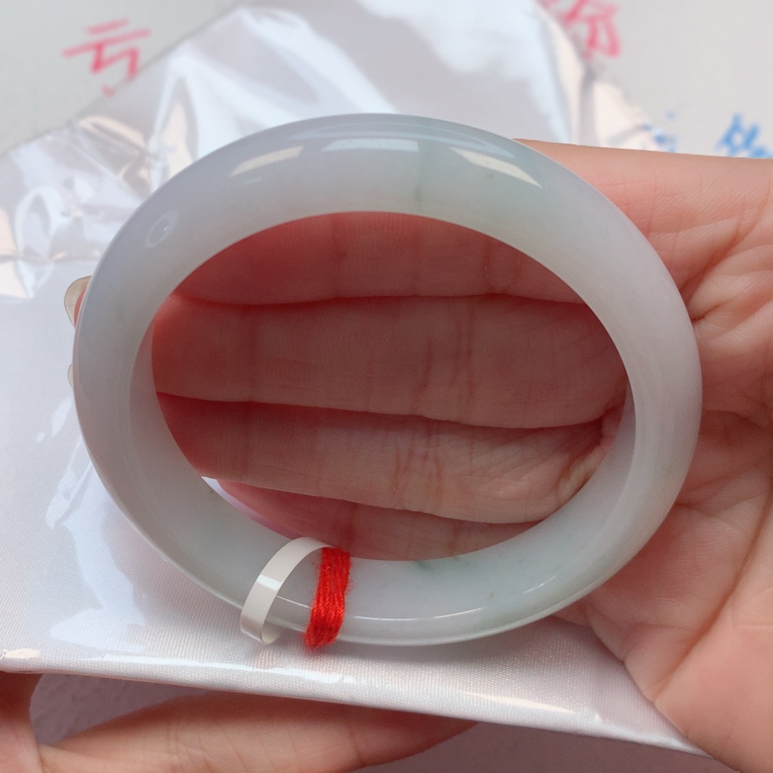 翡翠手镯未镶嵌56圈