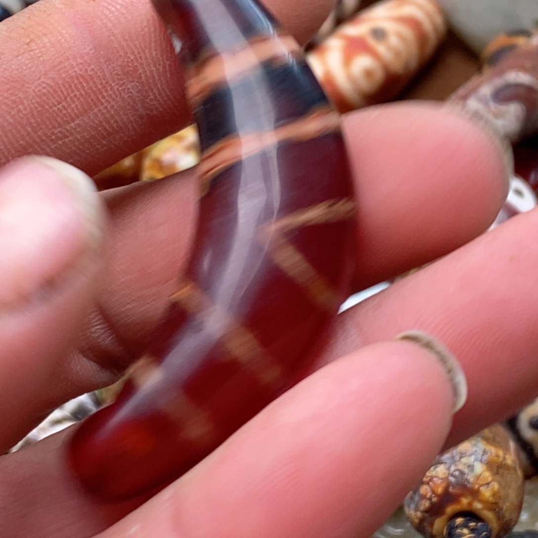 DIY琉璃珠子的颜色是蓝色的