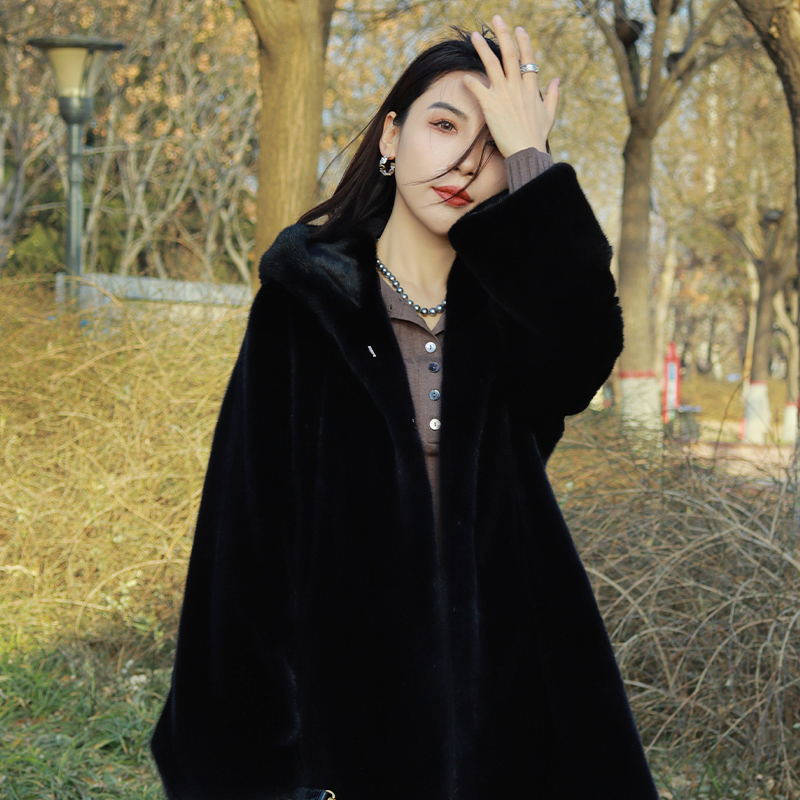 《一件出门-宝嘉美黑》傲世夫人美国AME宝嘉美皮水貂连帽皮草外套