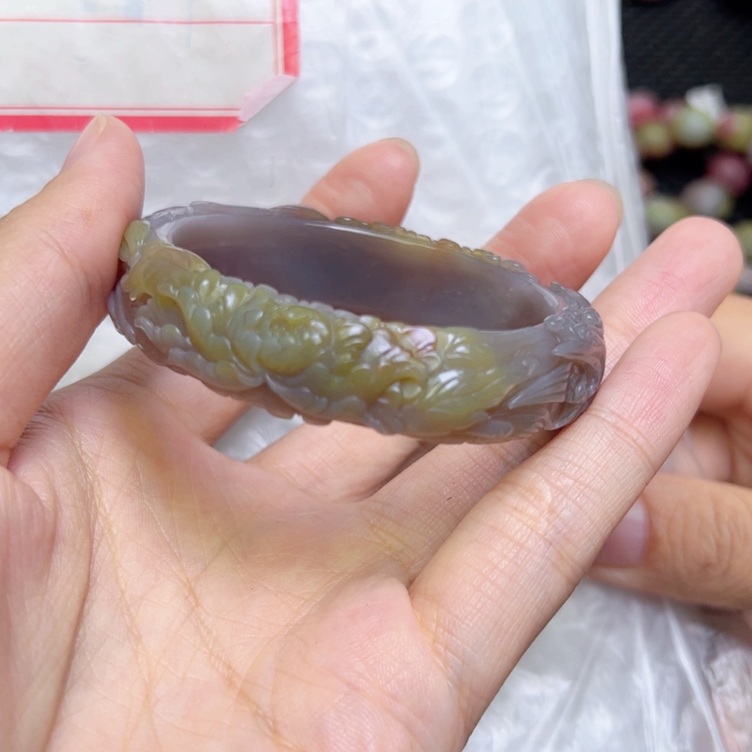 贝***集玛瑙/玉髓未镶嵌手镯手镯