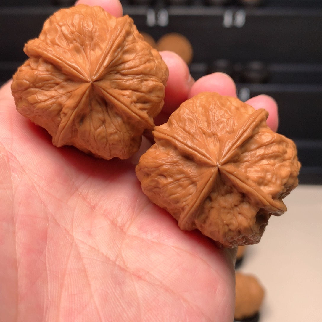 文玩核桃把件降*?金鼎四棱