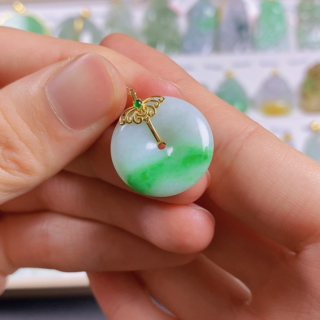 翡翠颈饰18K金镶嵌翡翠