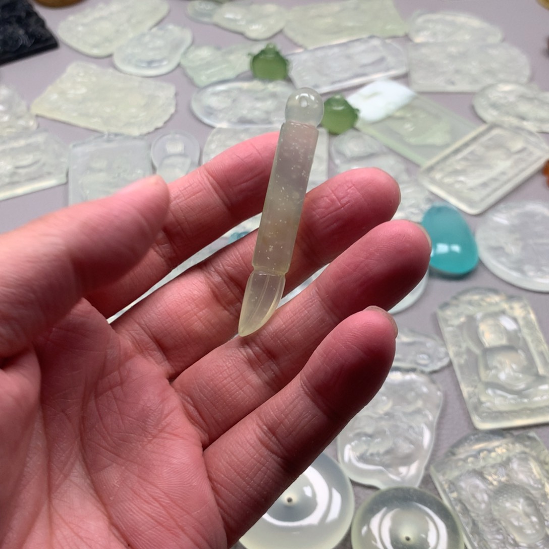 蛇纹石玉颈饰未镶嵌