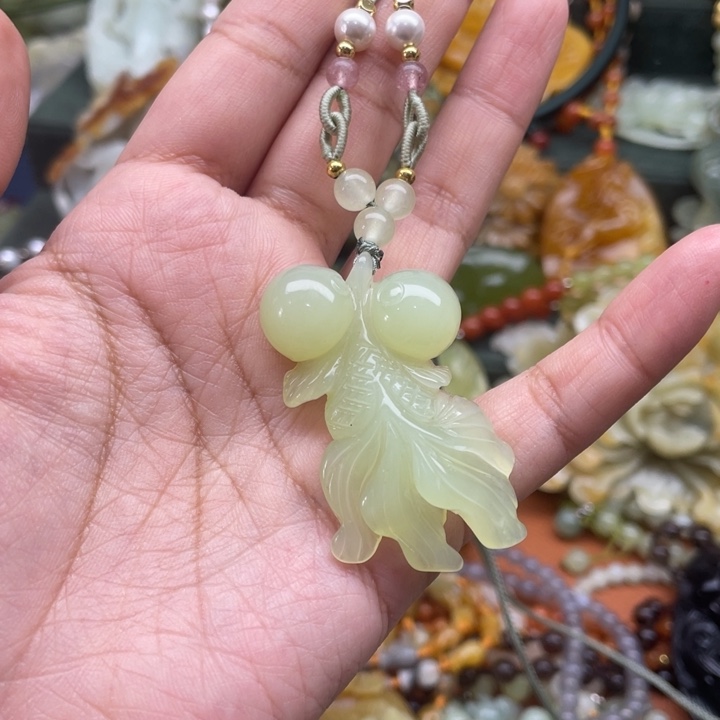蛇纹石玉吊坠合金